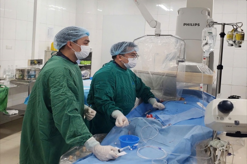 Nút mạch cầm máu dưới hướng dẫn DSA trong chấn thương bụng kín